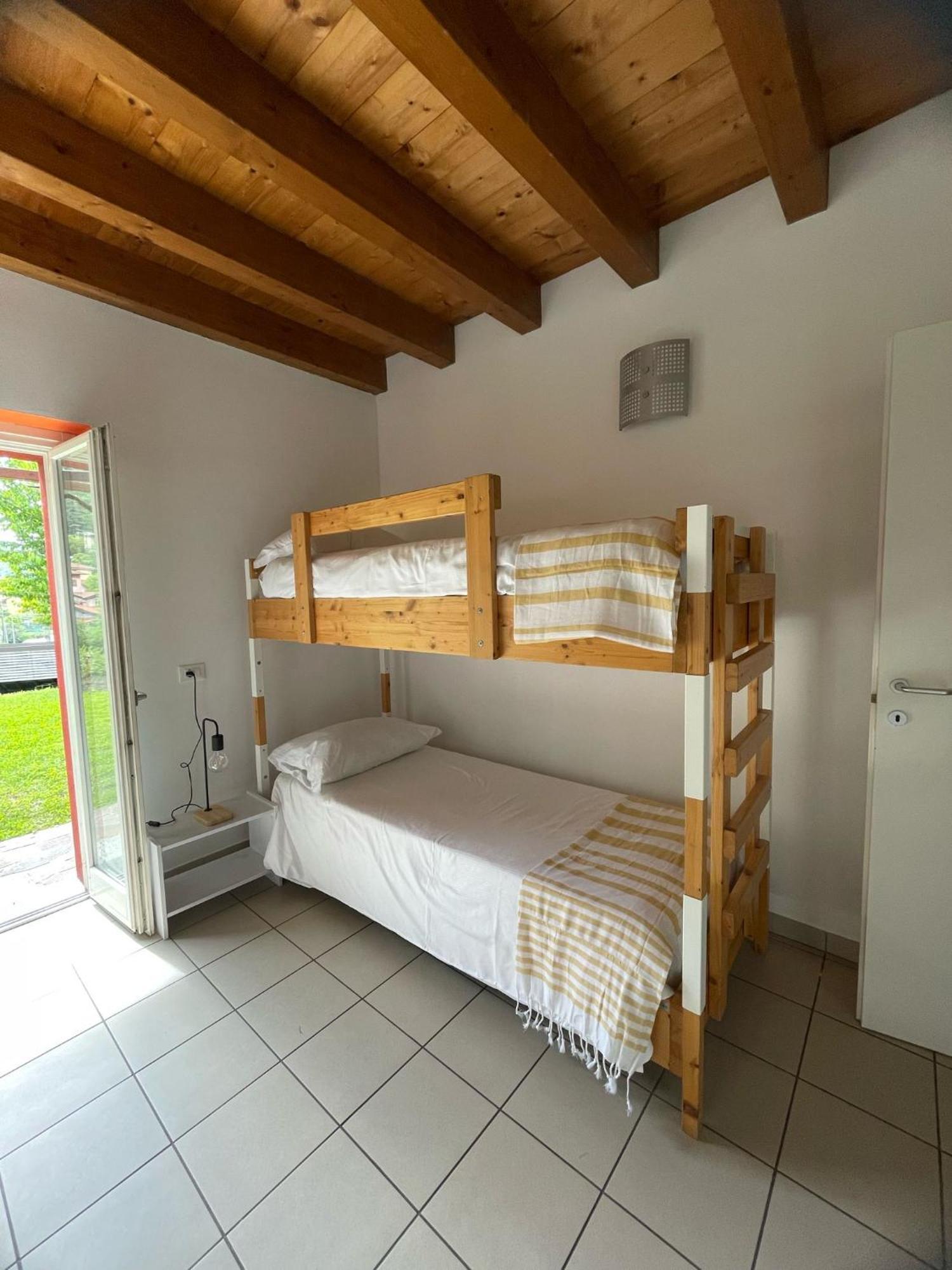 Ostello Casa Rossa Laveno-Mombello Kültér fotó