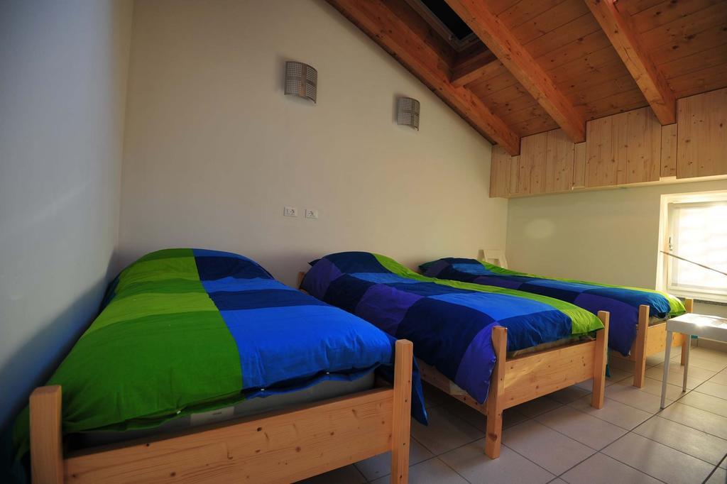 Ostello Casa Rossa Laveno-Mombello Szoba fotó