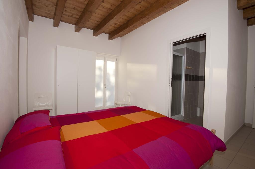 Ostello Casa Rossa Laveno-Mombello Szoba fotó