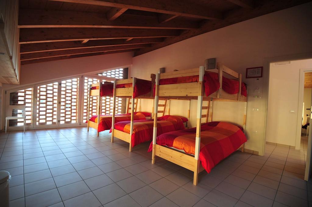 Ostello Casa Rossa Laveno-Mombello Szoba fotó