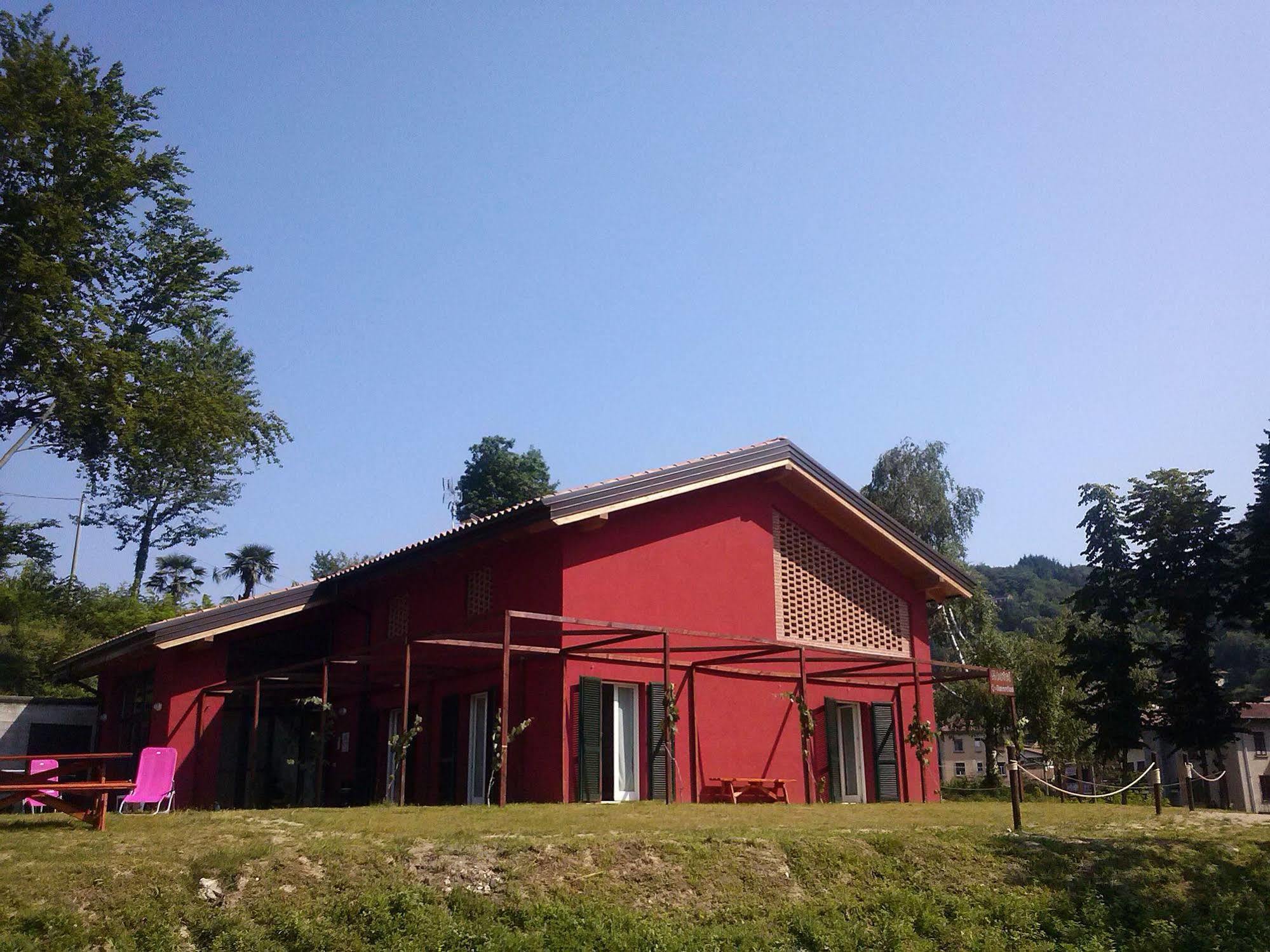 Ostello Casa Rossa Laveno-Mombello Kültér fotó